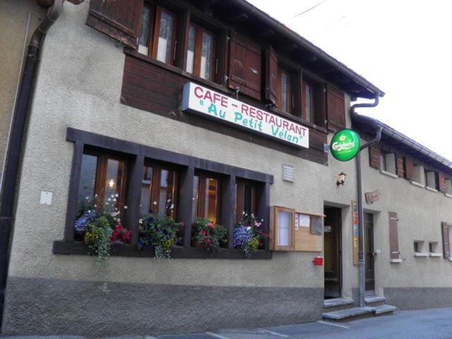 Hostel Petit Vélan - self check-in hostel Bourg-Saint-Pierre Extérieur photo