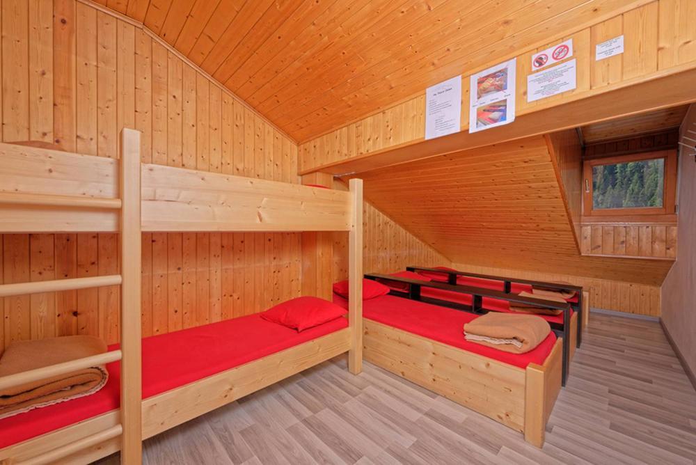 Hostel Petit Vélan - self check-in hostel Bourg-Saint-Pierre Extérieur photo